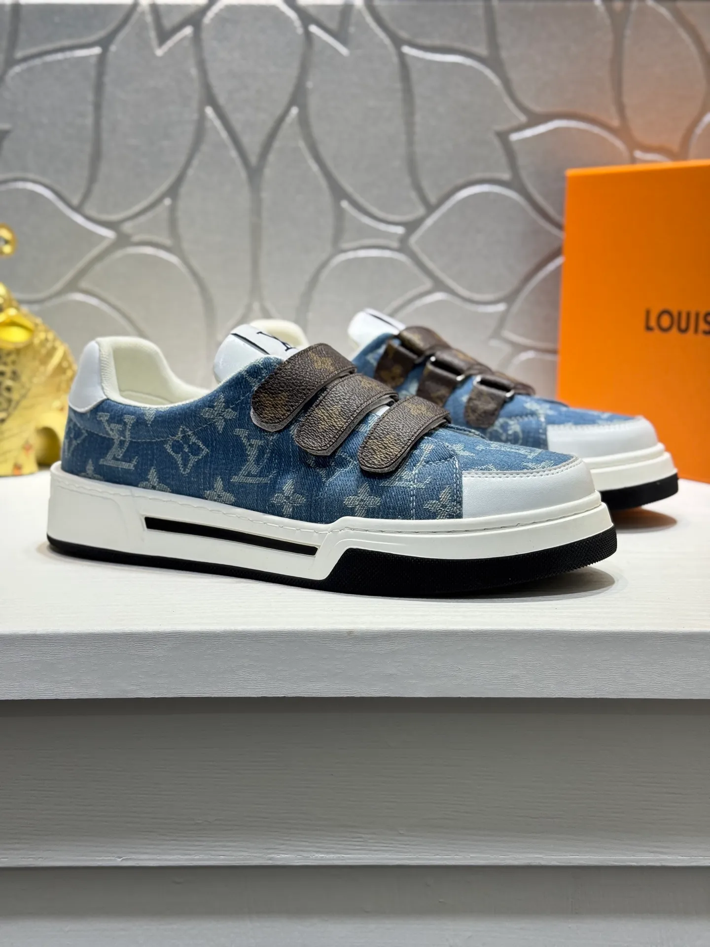 Men's shoes 💰400 [New style] 🌂🌂Top original order - Louis Vuitton®️ Trendy and fashionable yet low-key men's casual shoes, LV special fabric pattern on the upper, comfortable and breathable, sheepskin lining, original rubber outsole, 3 colors available ~ a must-have for sportsmen. Size: 38-44 (45 customized